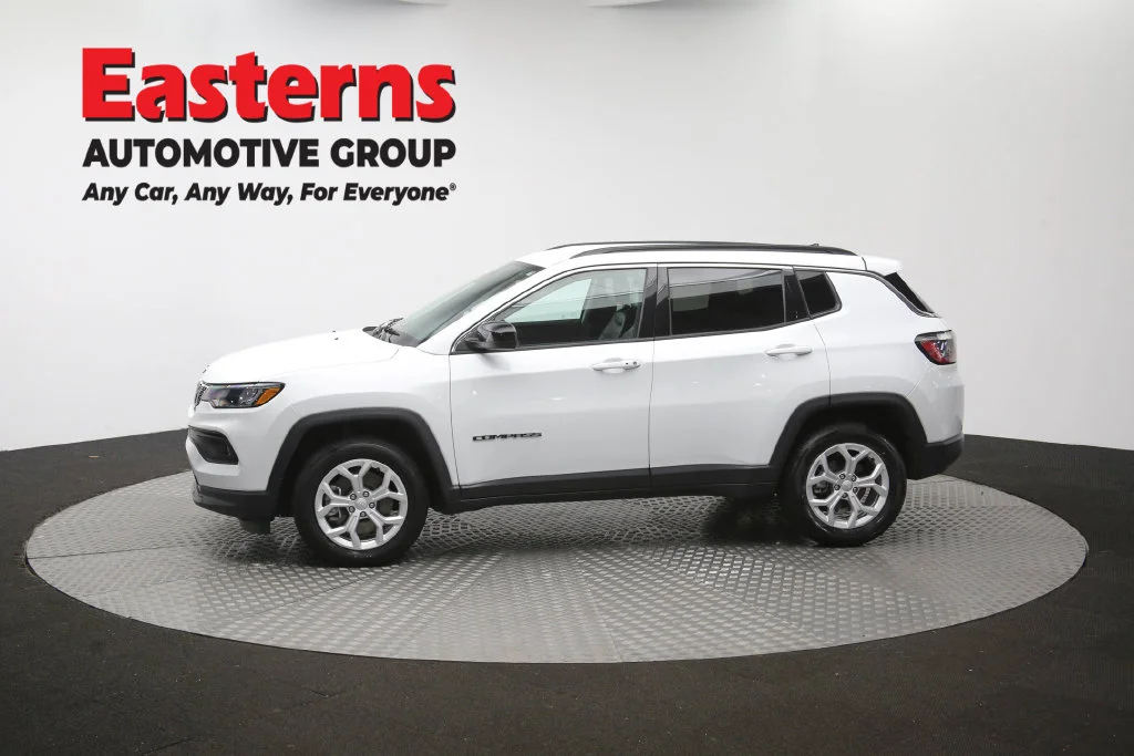 Used 2024 White Jeep Latitude image 54