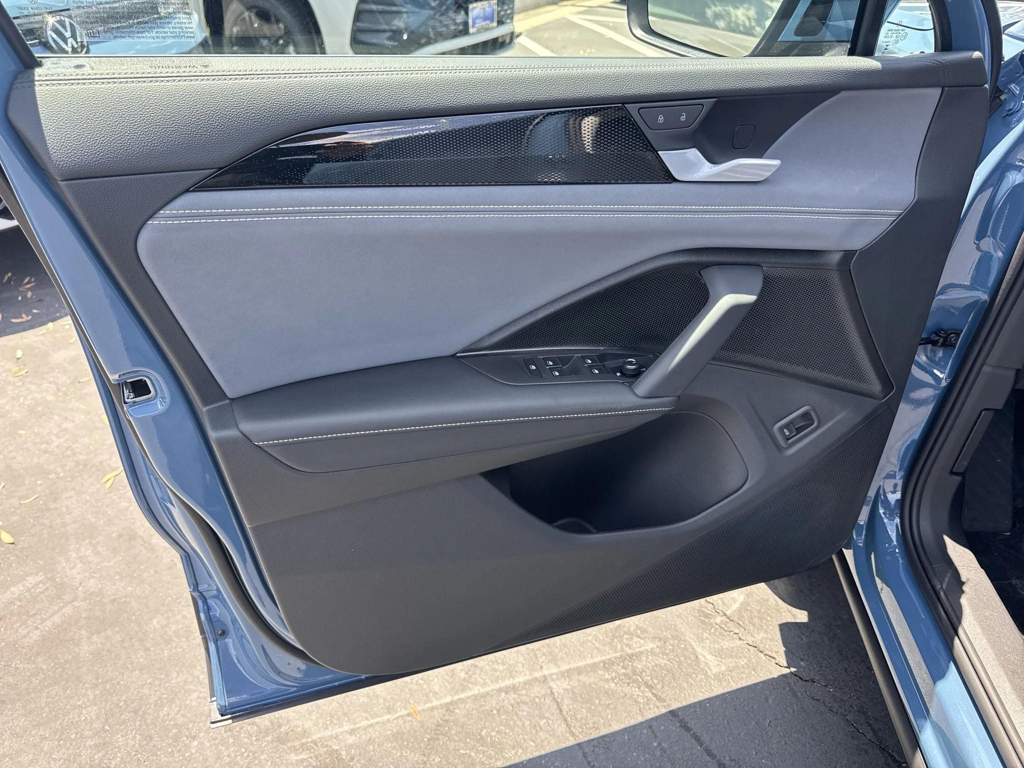 New 2026 Monterey Blue Pearl Volkswagen SE image 12