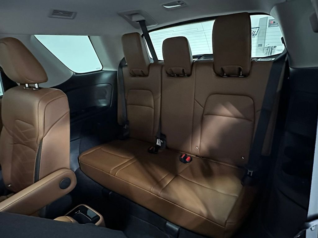 Used 2022 Red Nissan Platinum image 18