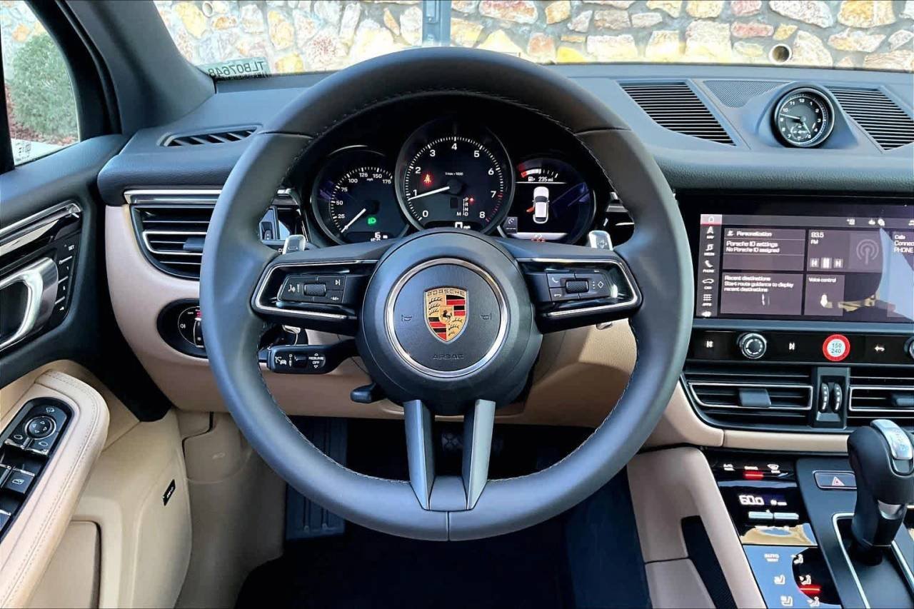 2026 Porsche Macan T - Photo 14