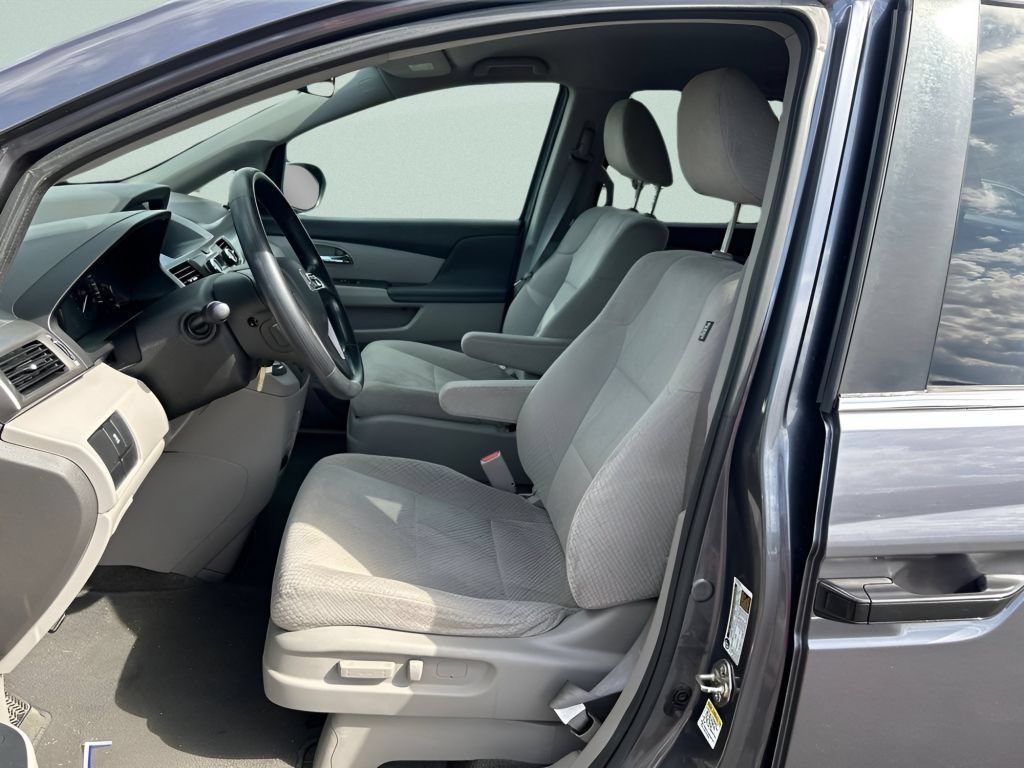 Used 2016 Modern Steel Metallic Honda LX image 19