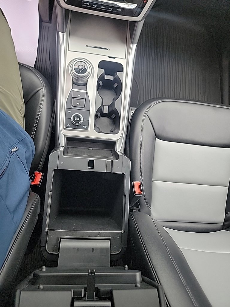 Used 2024 Gray Ford XLT image 33