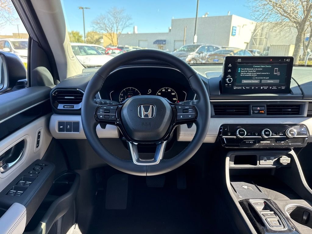 2025 Honda Pilot Touring photo 2