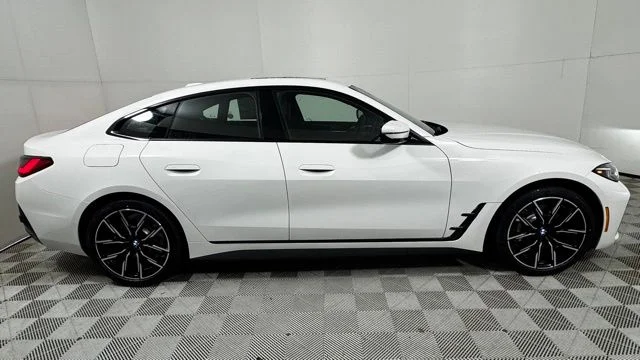 New 2026 Alpine White BMW xDrive40 image 8