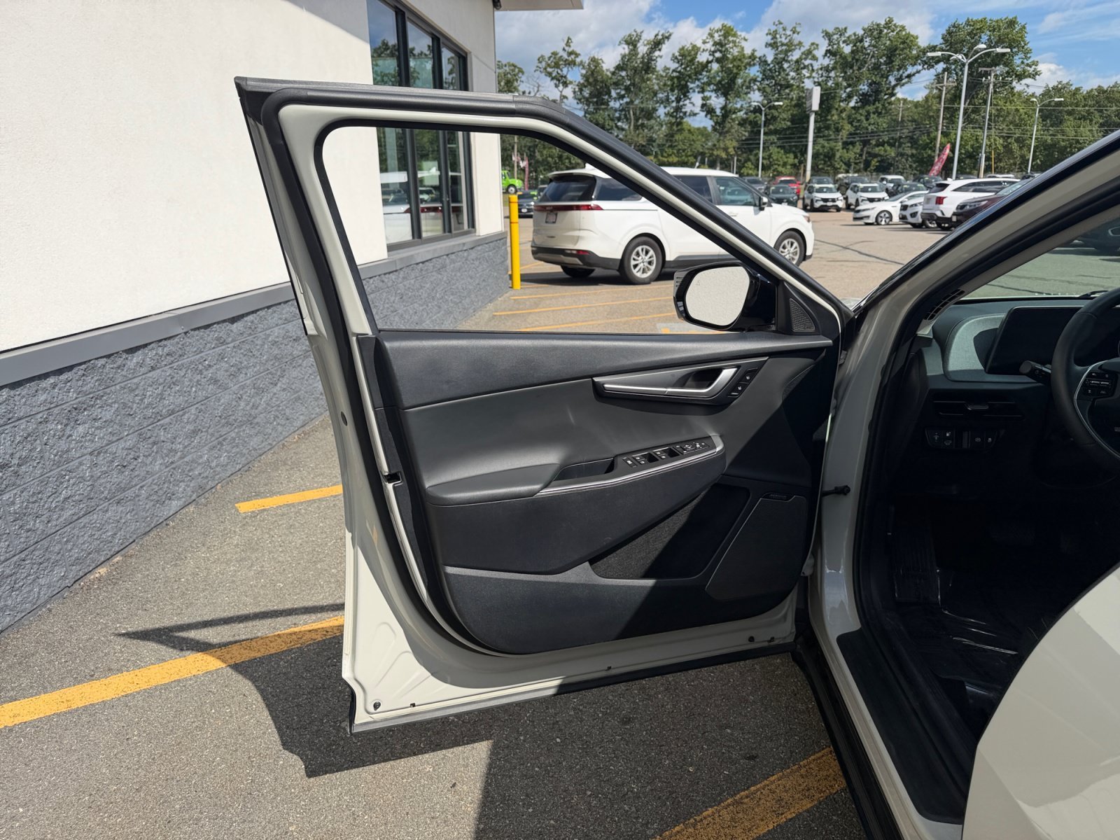 Used 2023 Glacier Kia Wind image 27