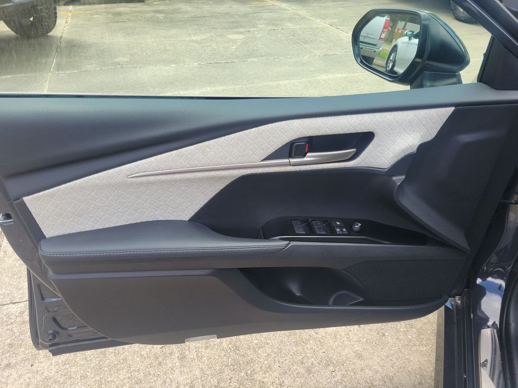 Certified Used 2025  Toyota XLE image 13