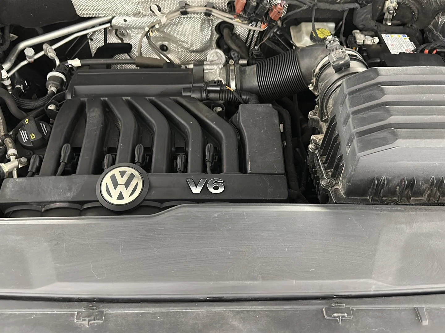 Used 2019 Platinum Gray Metallic Volkswagen 3.6L V6 SE image 27
