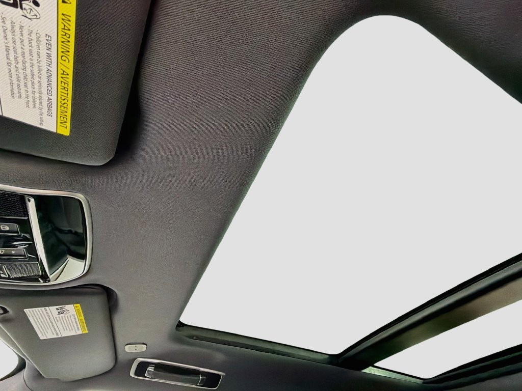 New 2027 Fuji White Land Rover SE image 23