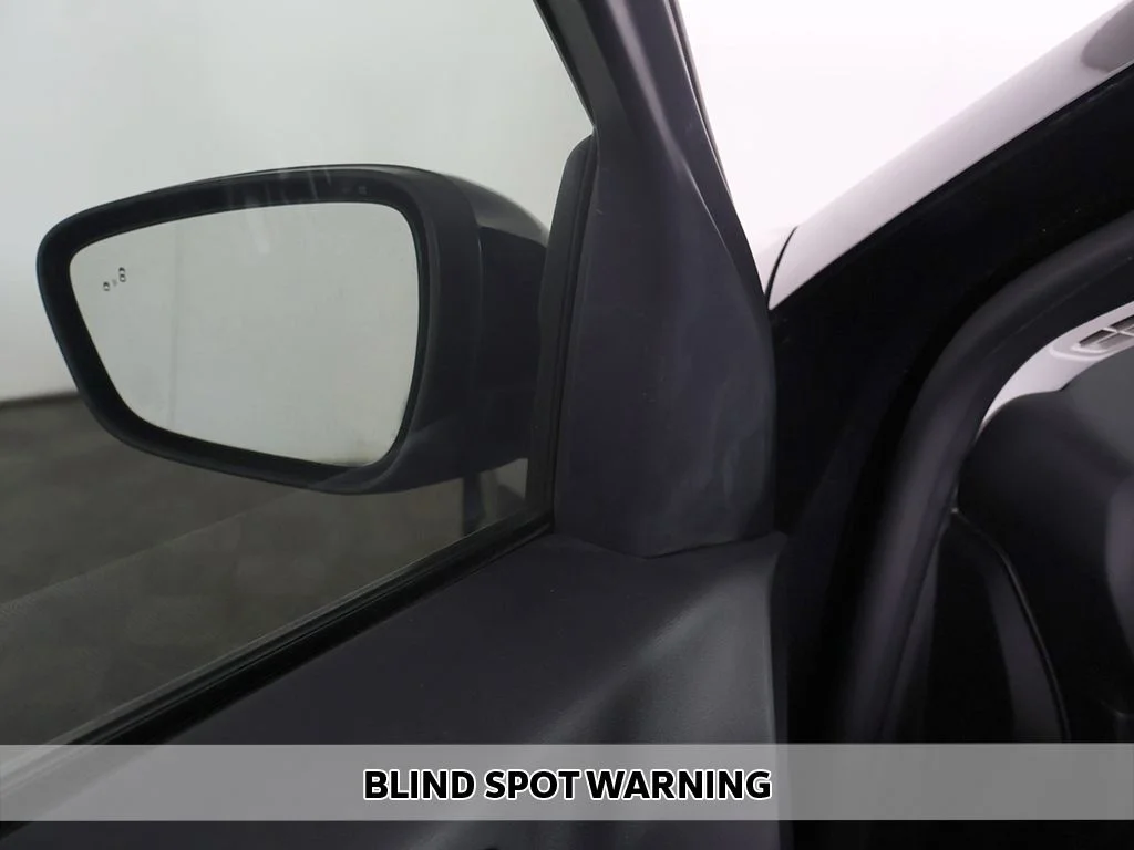 Used 2022 Black Ford SE image 3
