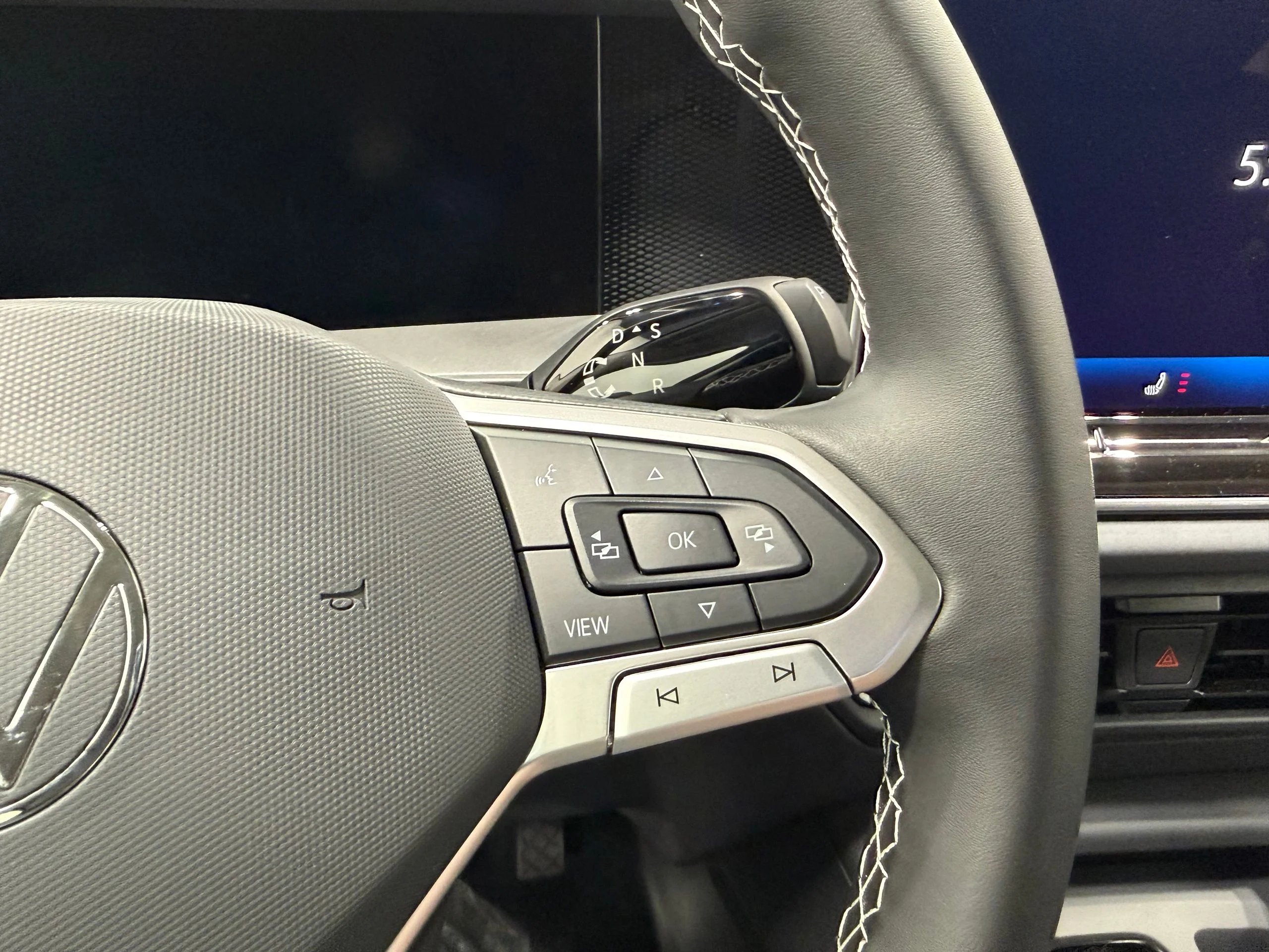 New 2026 Silver Volkswagen 2.0T SE image 38