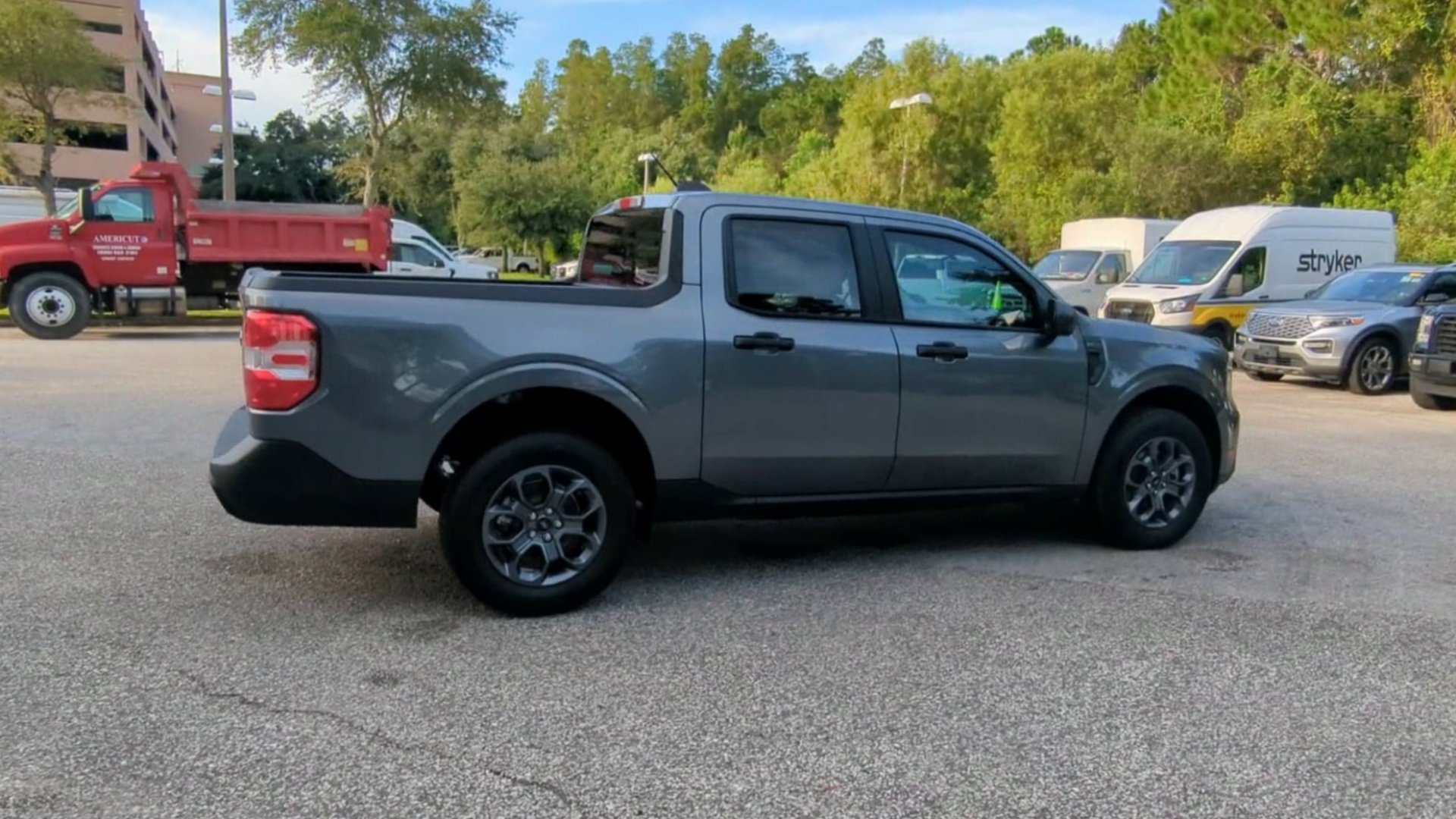 New 2026 Carbonized Gray Metallic Ford XLT image 27
