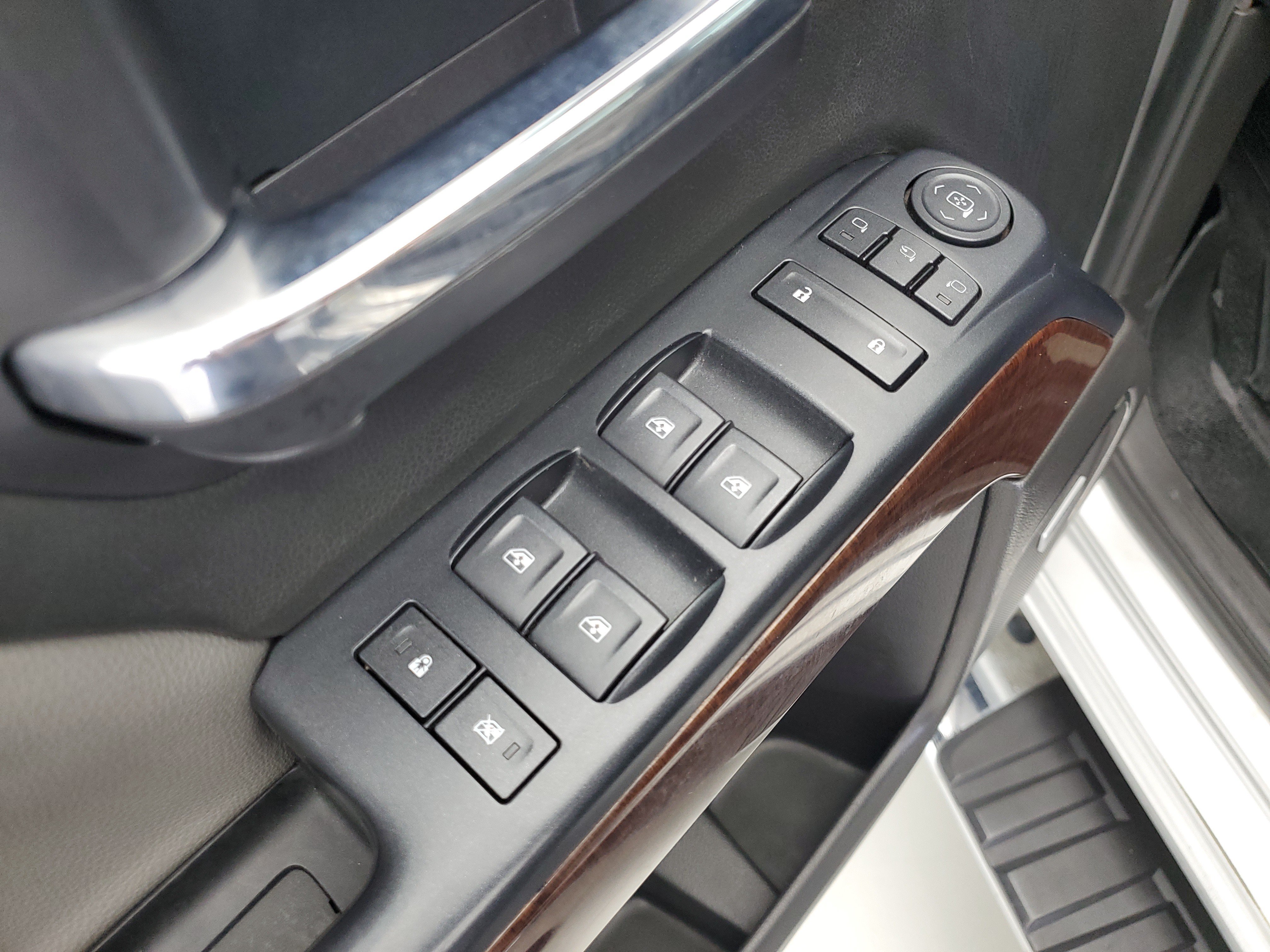 Used 2018 Quicksilver Metallic GMC SLT image 22
