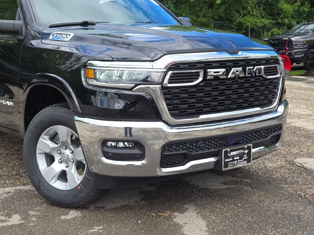 New 2026 Diamond Black Crystal Pearl-Coat Exterior Paint RAM Big Horn/Lone Star image 2