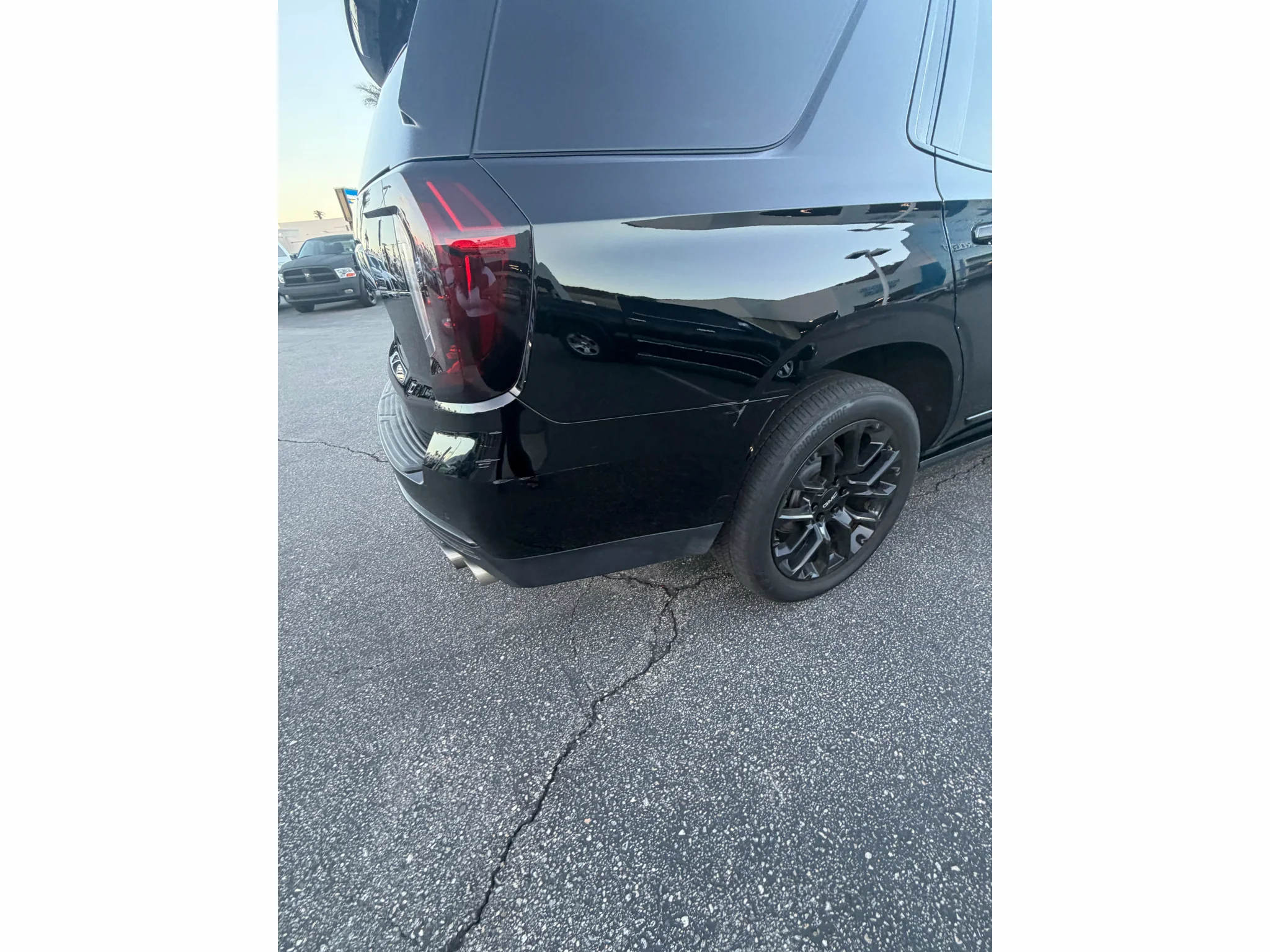 Used 2022 Onyx Black GMC Denali image 5