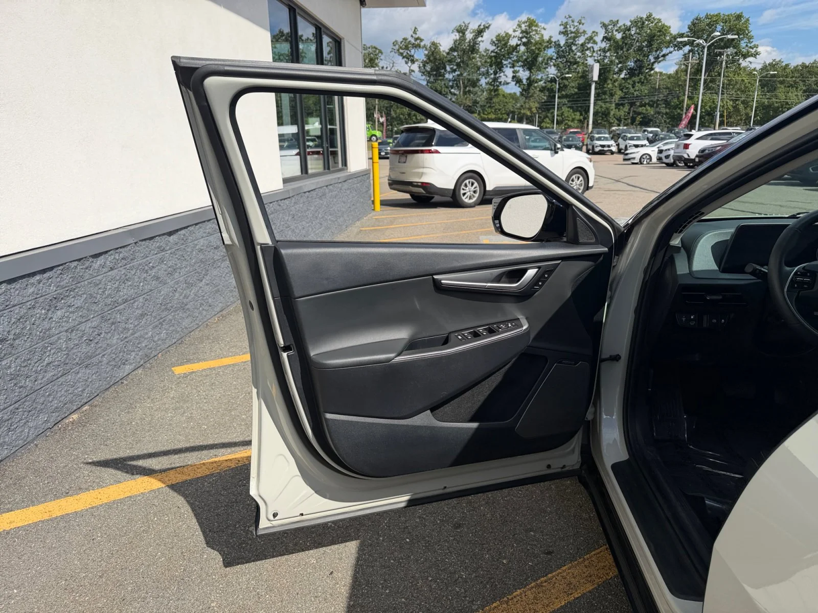 Used 2023 Glacier Kia Wind image 27