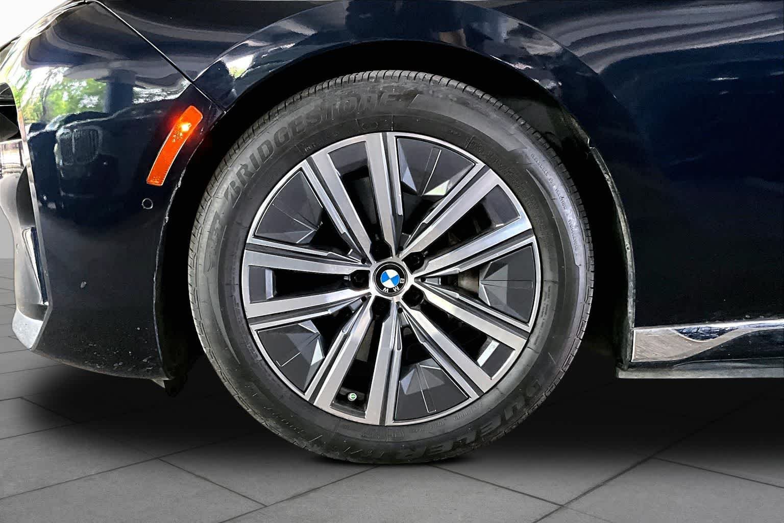 Used 2024 Carbon Black Metallic BMW xDrive60 image 10