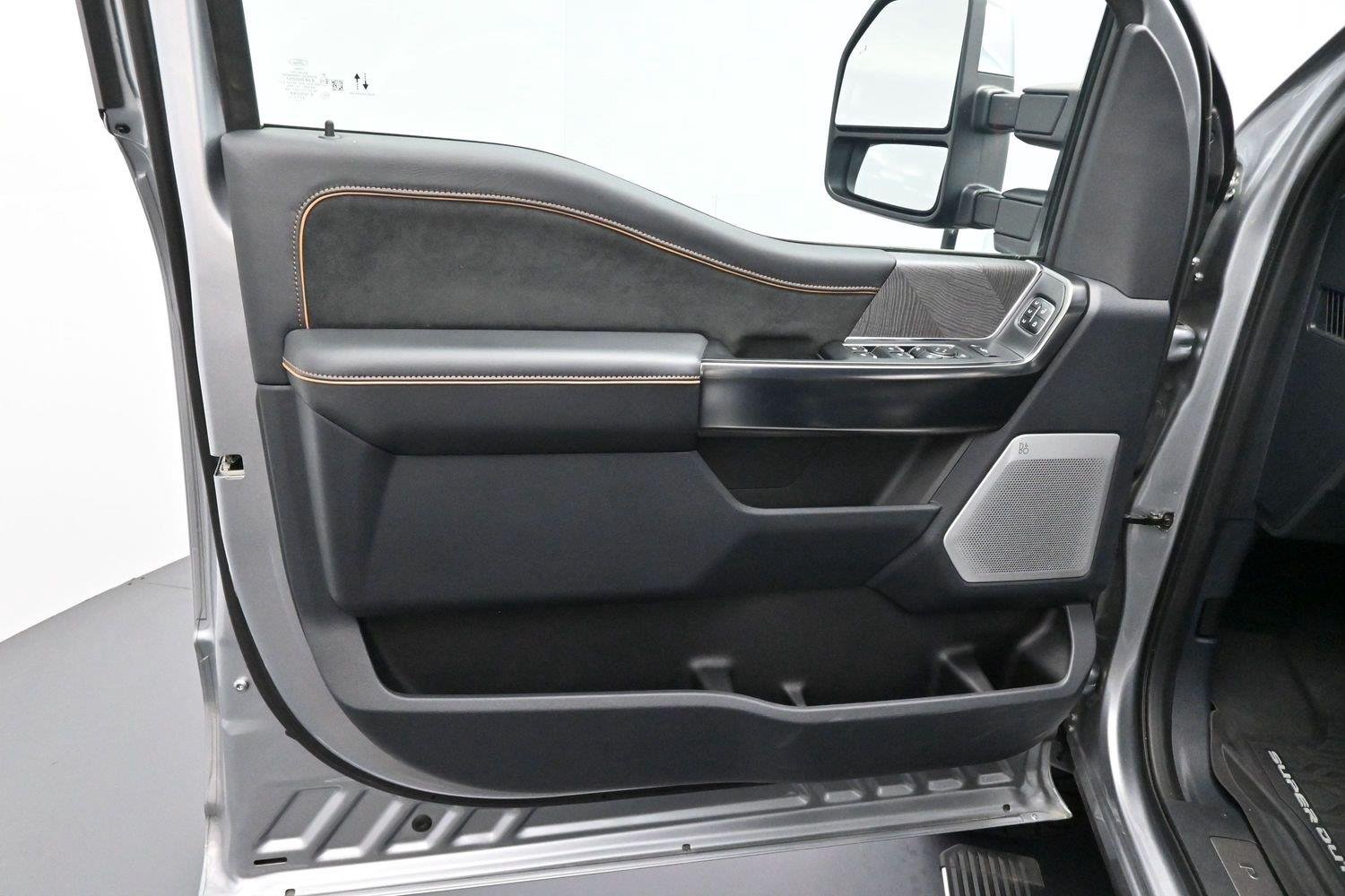 Used 2023 Iconic Silver Metallic Ford XL image 9