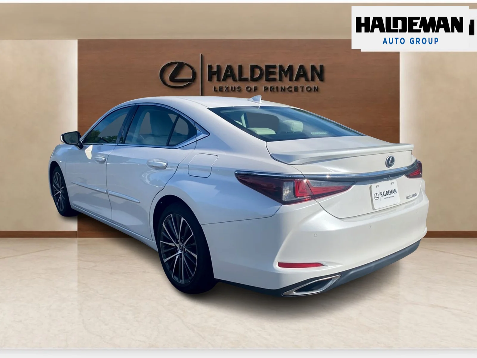 Used 2023 Eminent White Pearl Lexus  image 3
