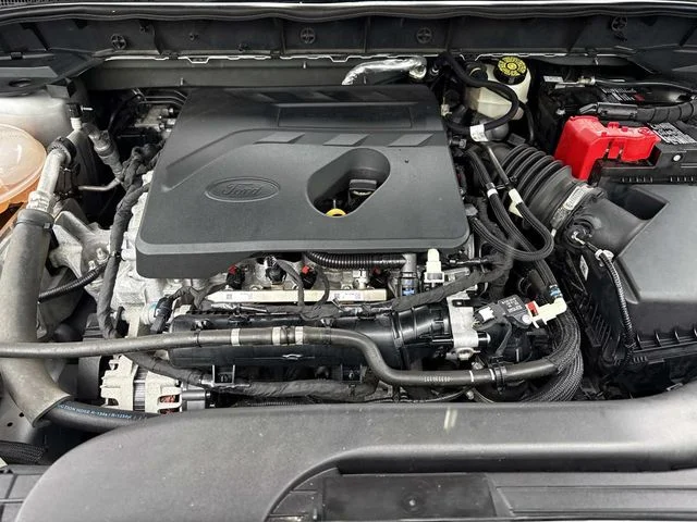 Used 2020 Silver Ford SE image 11