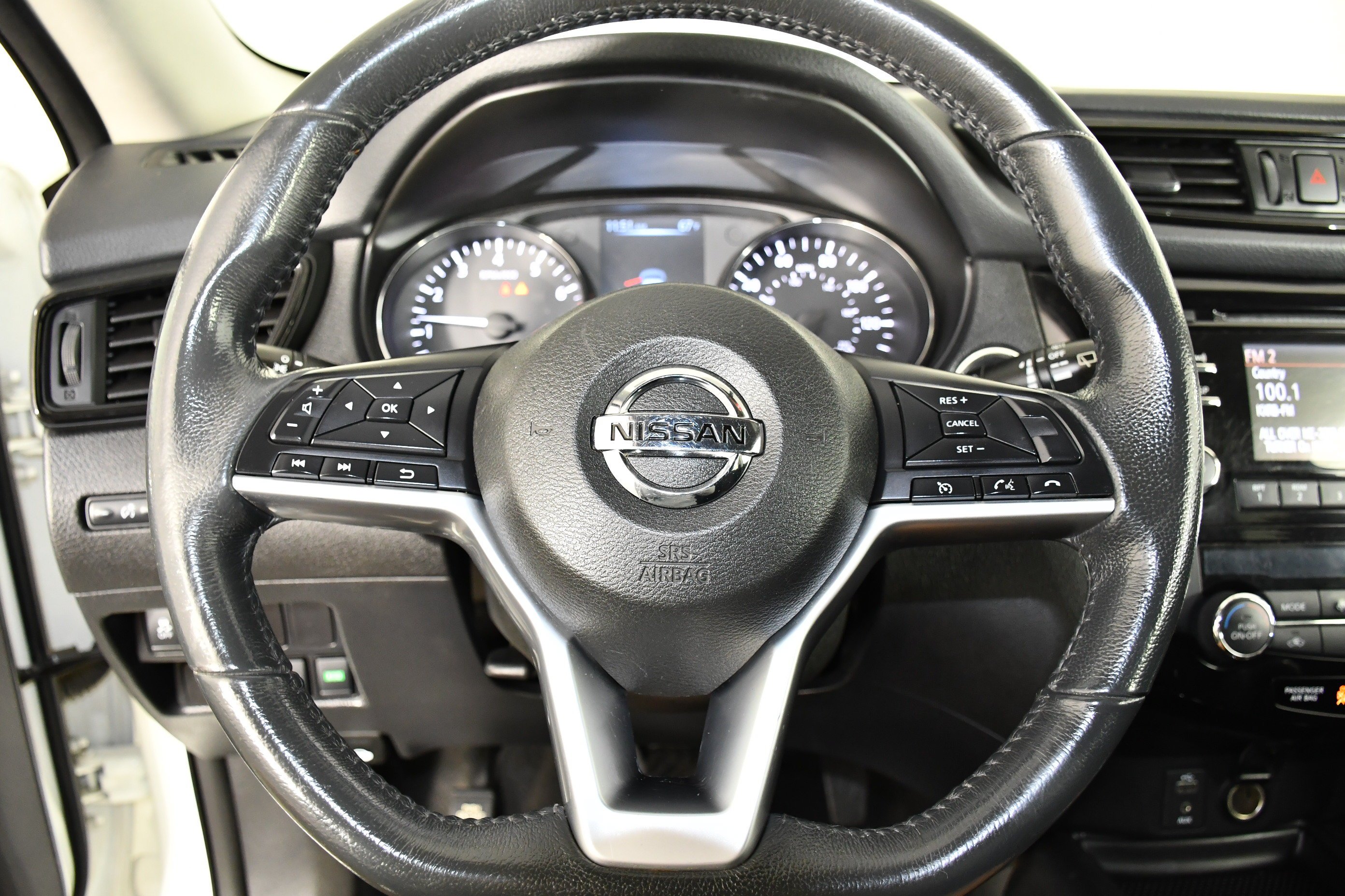 Used 2017 Pearl White Nissan SV image 19