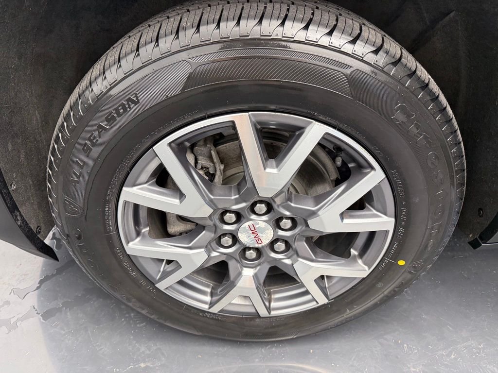 Used 2023 Silver GMC SLT image 40
