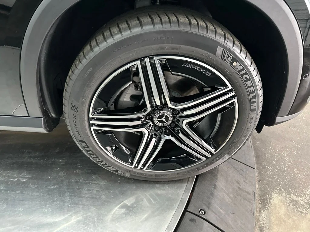 New 2026 Black Mercedes-Benz GLC 300 image 9