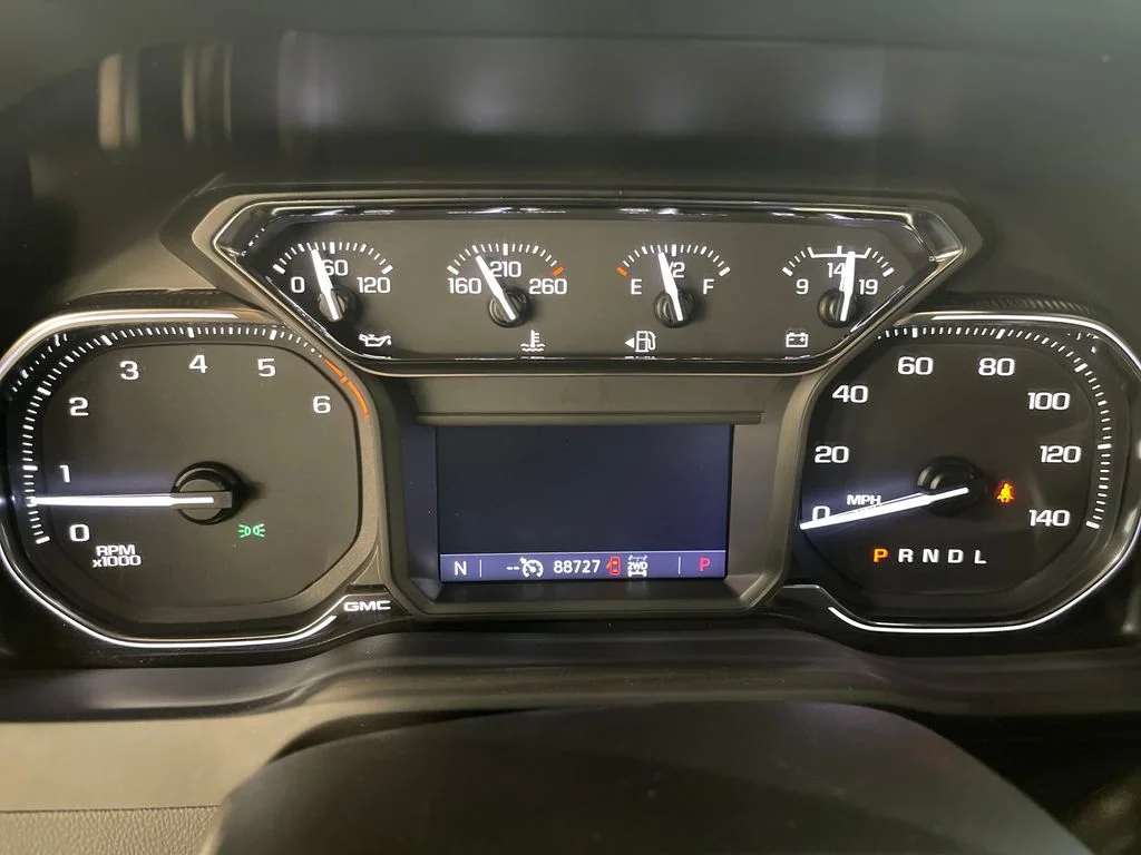 Used 2022 White GMC AT4 image 21