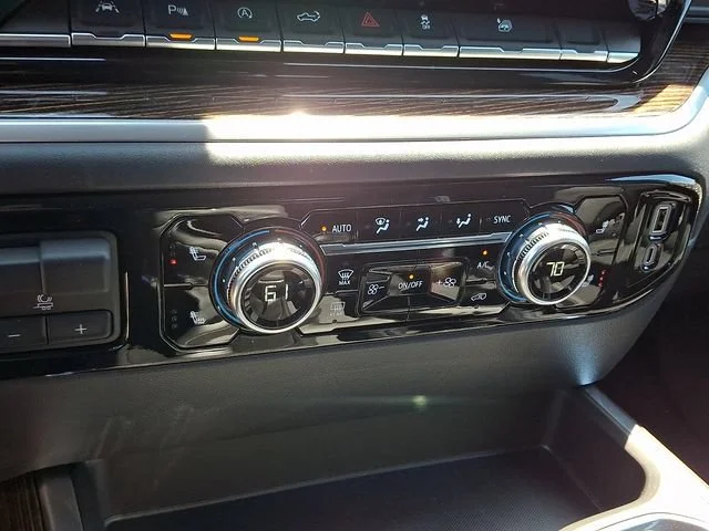 New 2026 Sterling Metallic GMC Elevation image 16
