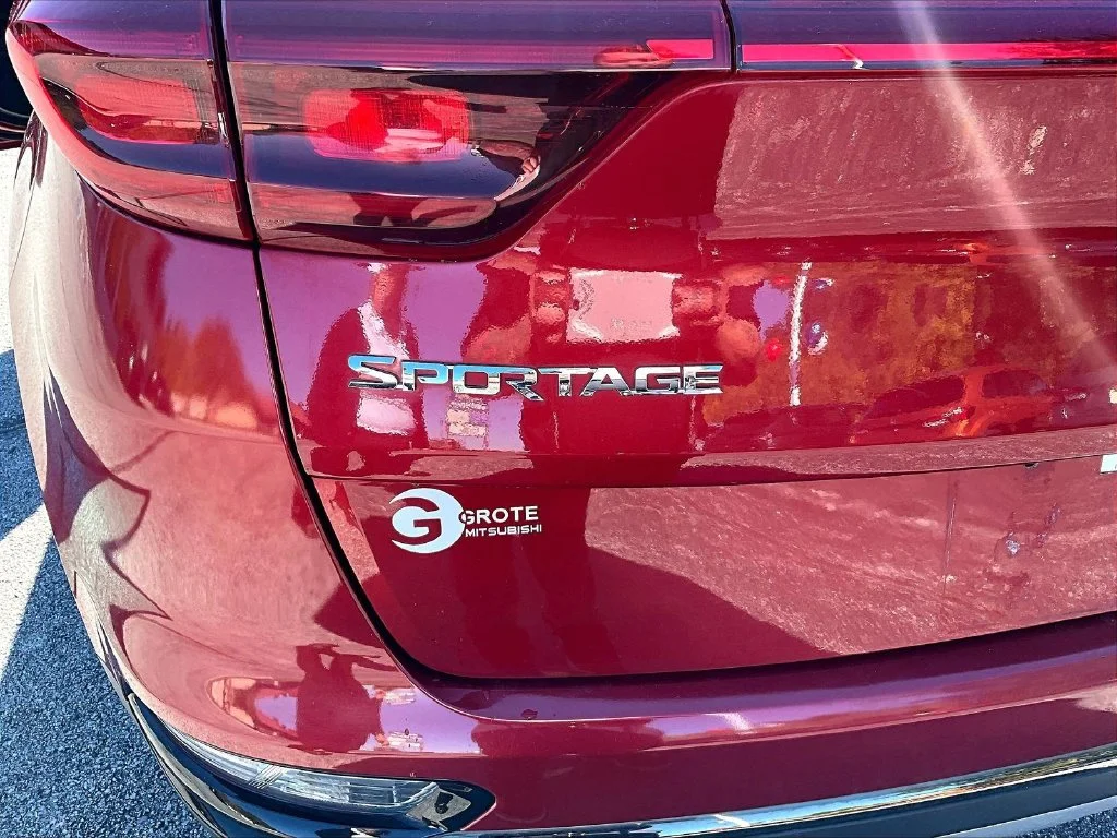 Used 2021 Red Kia S image 9