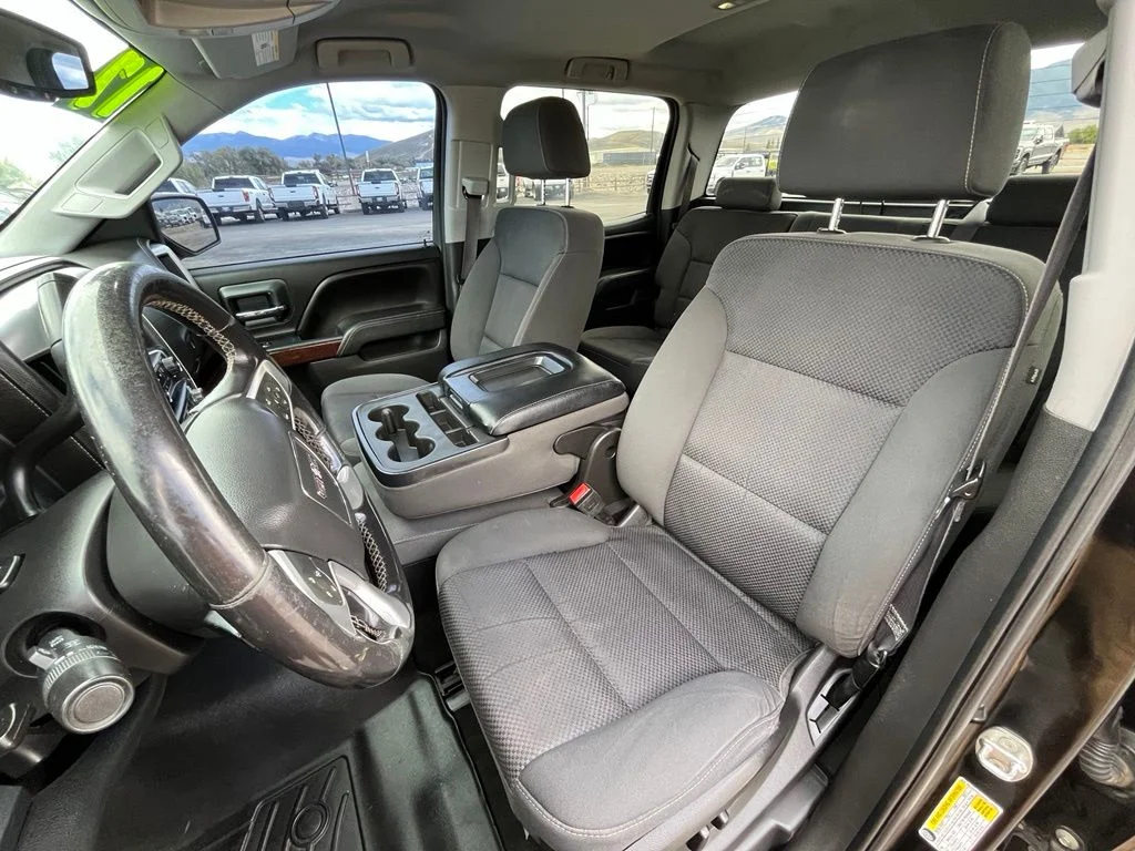 Used 2017 Black GMC SLE image 9