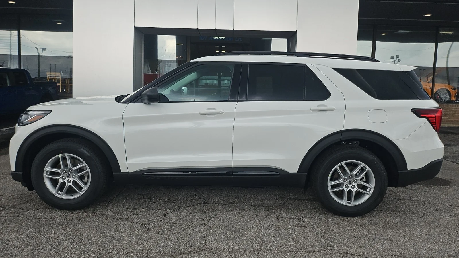 New 2026 Star White Metallic Tri-Coat Ford Active RWD image 2