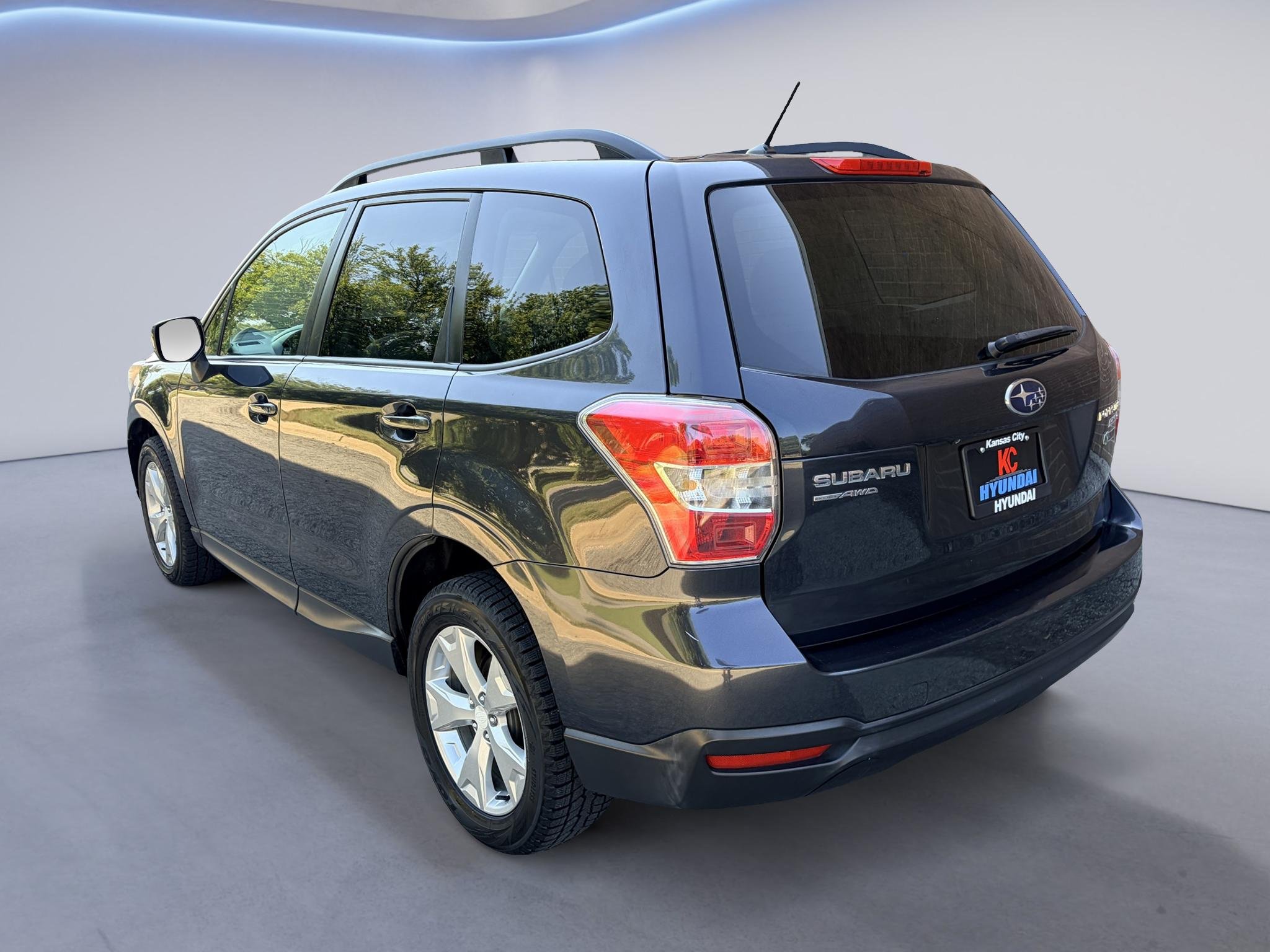 Used 2015 Dark Gray Metallic Subaru 2.5i Premium image 3