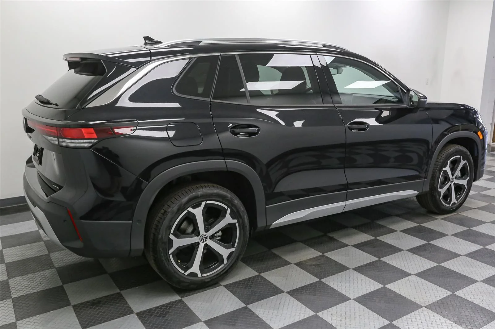 New 2026 Deep Black Pearl Volkswagen SE image 8