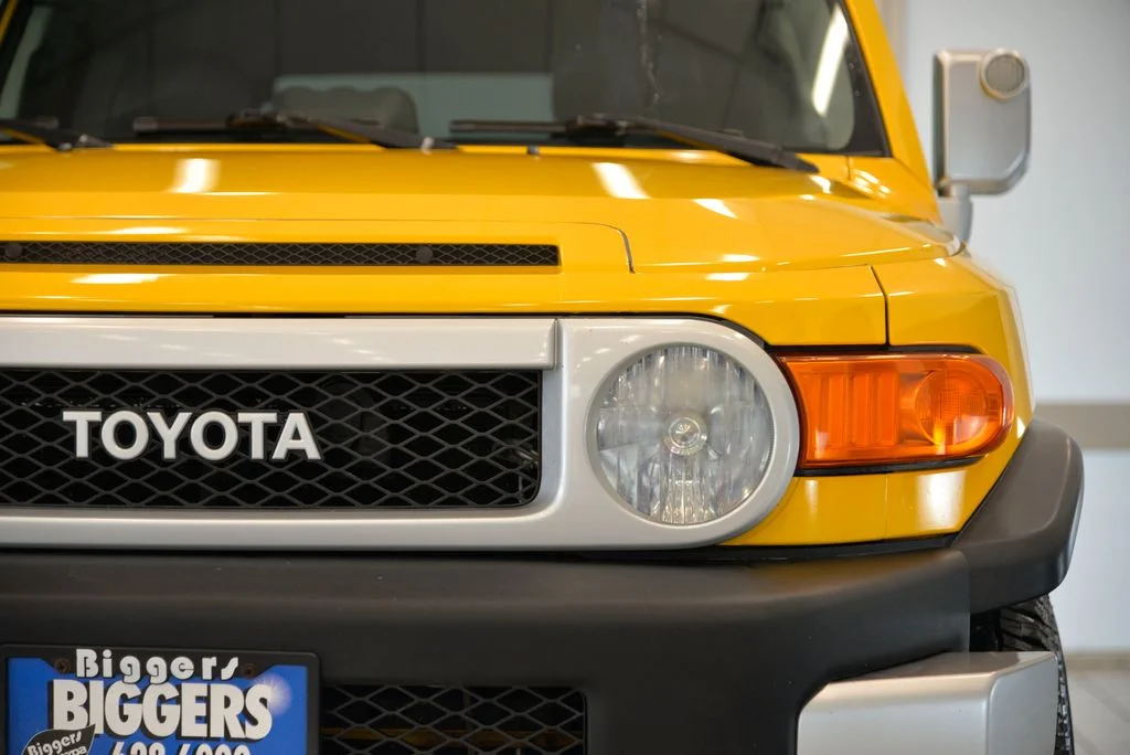 Used 2007 White Toyota Base image 11