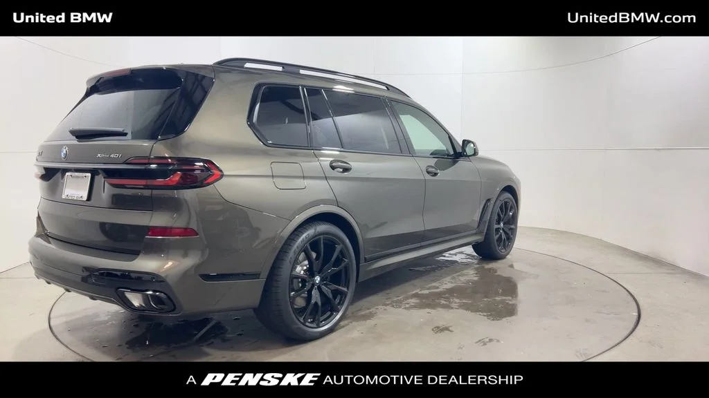 Used 2026 Manhattan Green Metallic BMW xDrive40i image 8