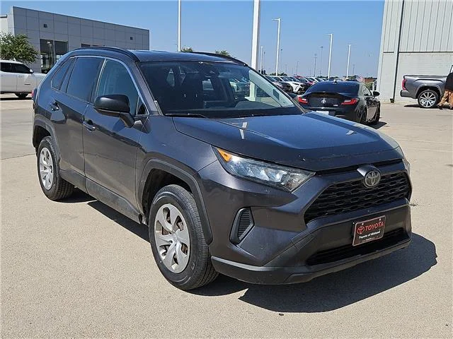 Used 2019 Silver Sky Metallic Toyota LE Front-wheel Drive image 6