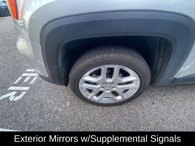 Used 2021 Silver Jeep Latitude image 6