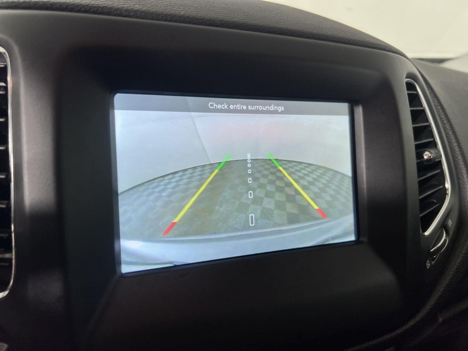 Used 2019 Billet Silver Metallic Clearcoat Jeep Latitude image 8