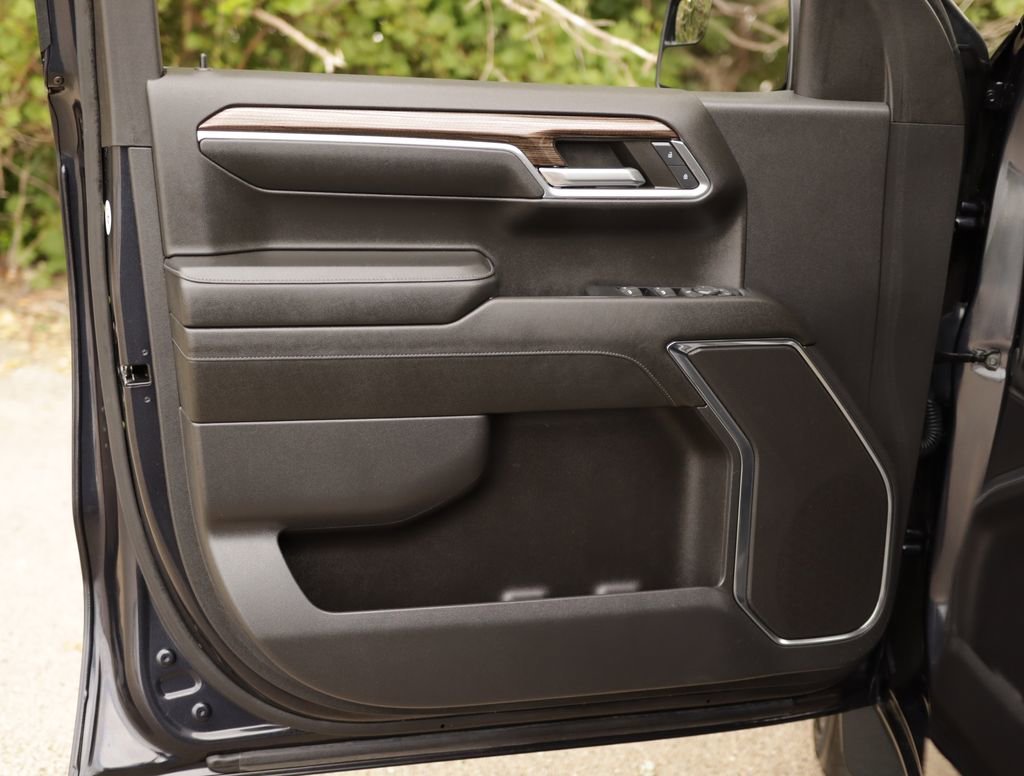 Used 2024 Dark Ash Metallic Chevrolet LT (2FL) image 23