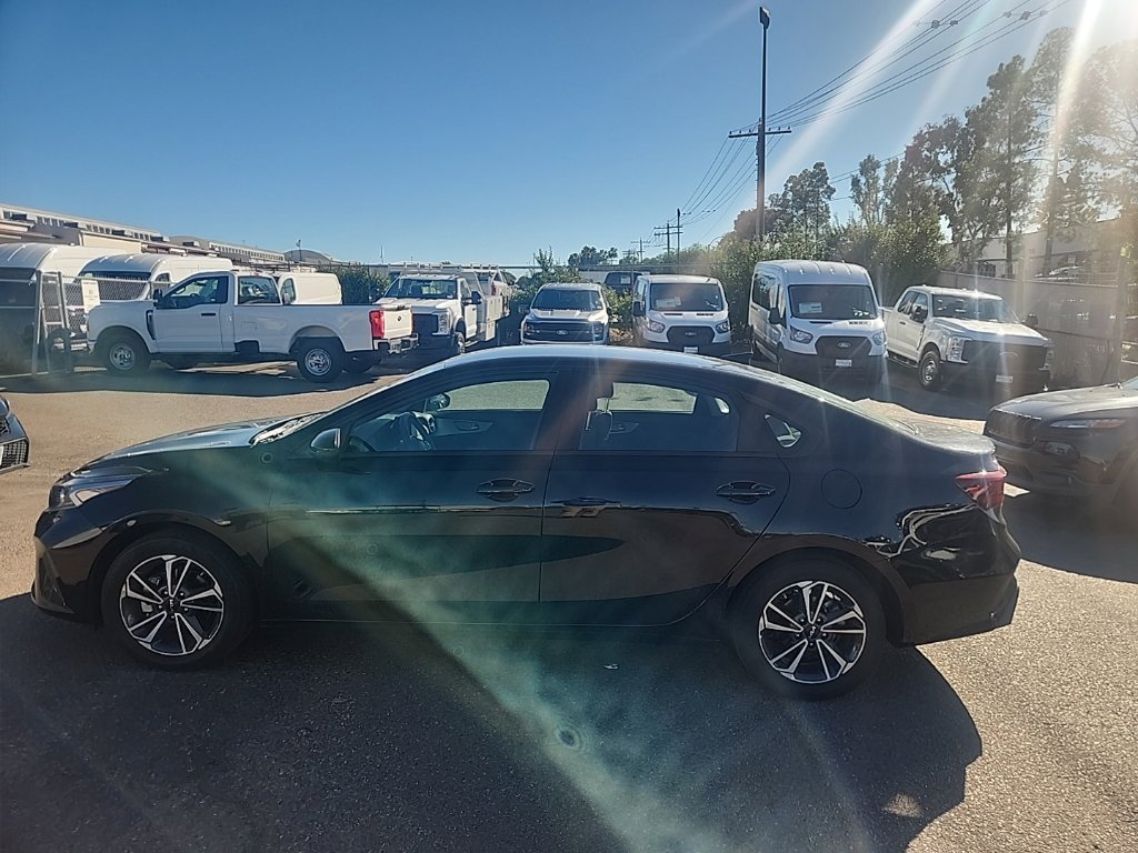 Used 2023 Black Kia LXS image 9