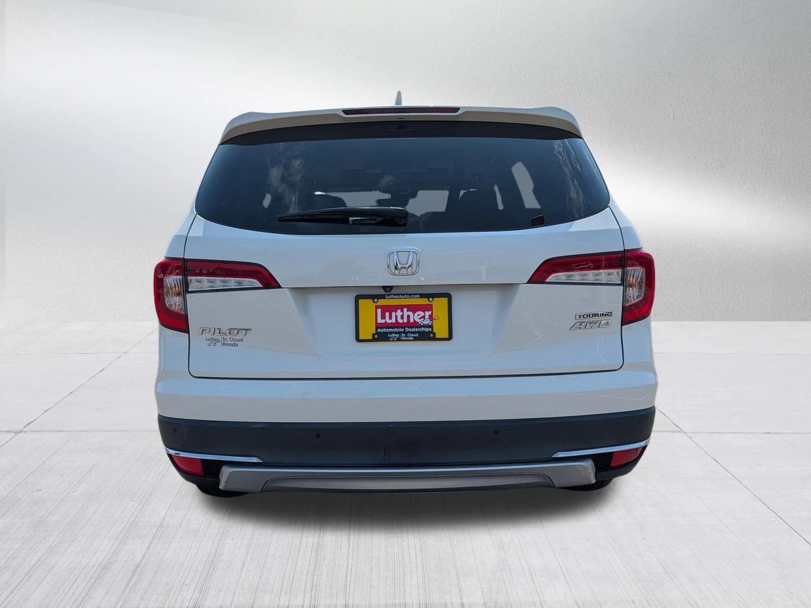 Used 2019 White Diamond Pearl Honda Touring 8-Passenger image 6