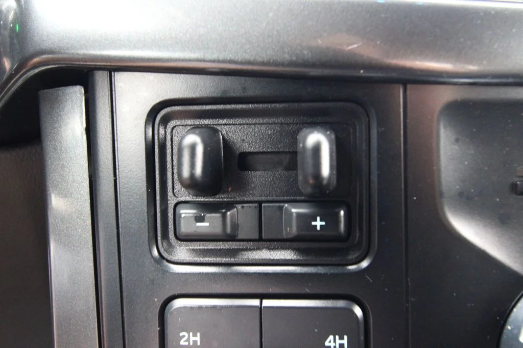 Used 2023 Oxford White Ford XLT image 30