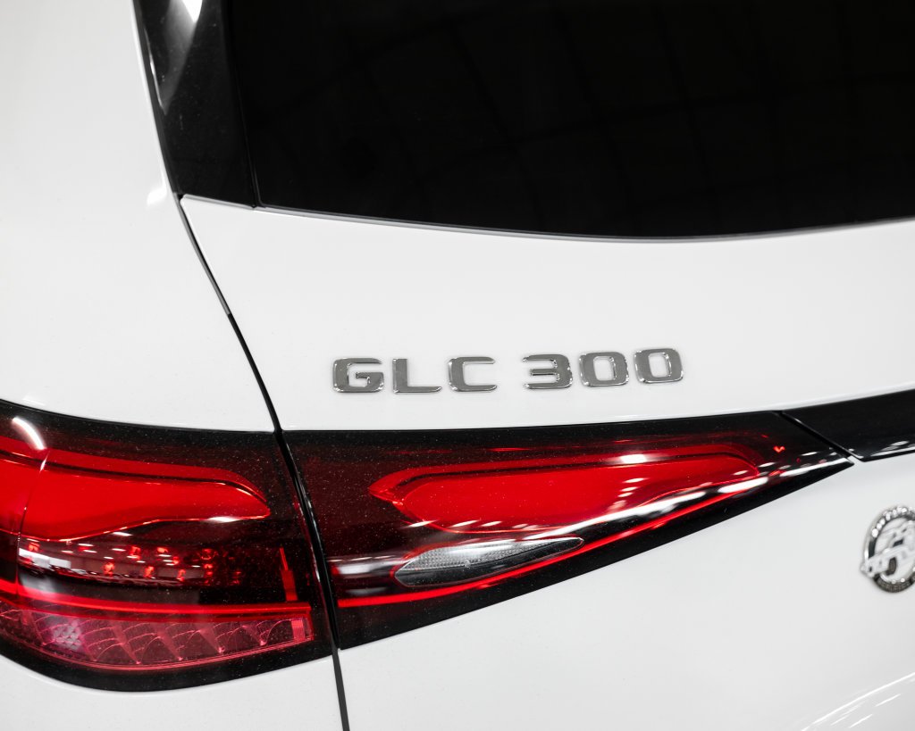 New 2026 Polar White Mercedes-Benz GLC 300 image 10
