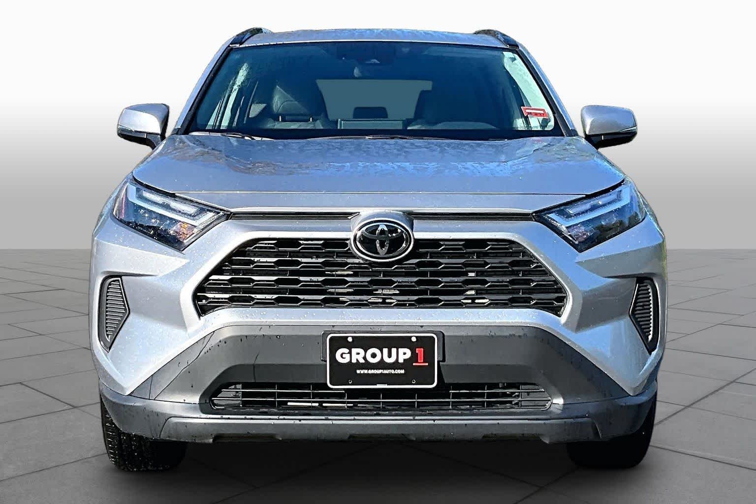 2025 Toyota RAV4 XLE - Photo 6