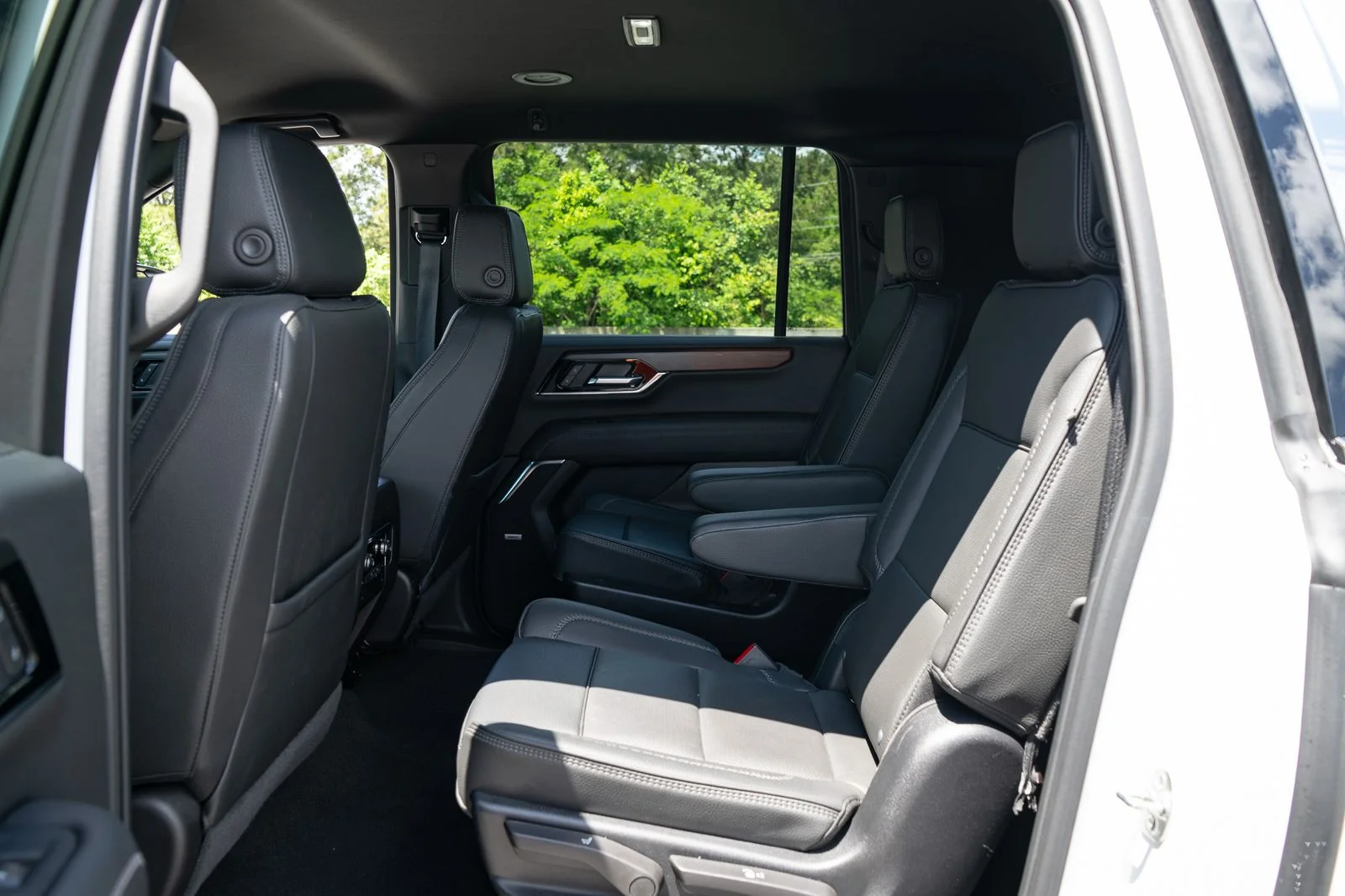 Used 2025 White GMC Denali image 18