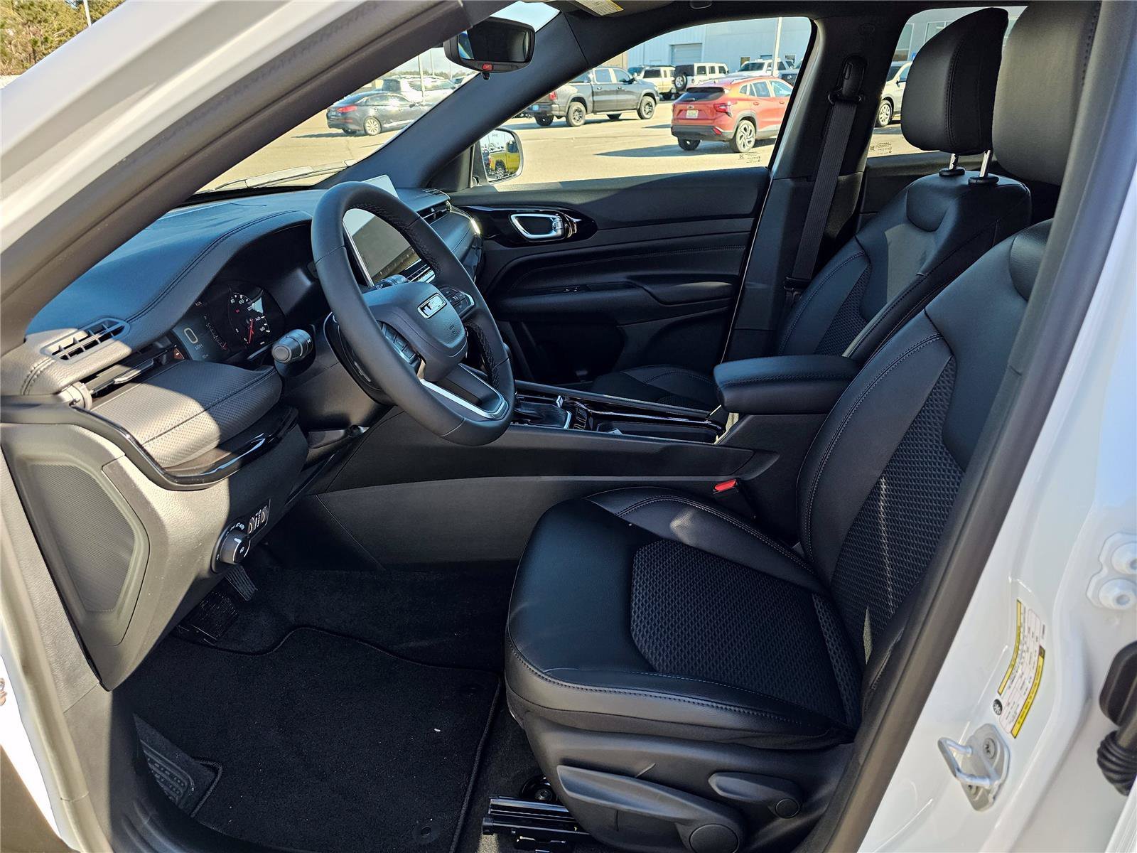 New 2026 Bright White Clearcoat Jeep Latitude Altitude image 17