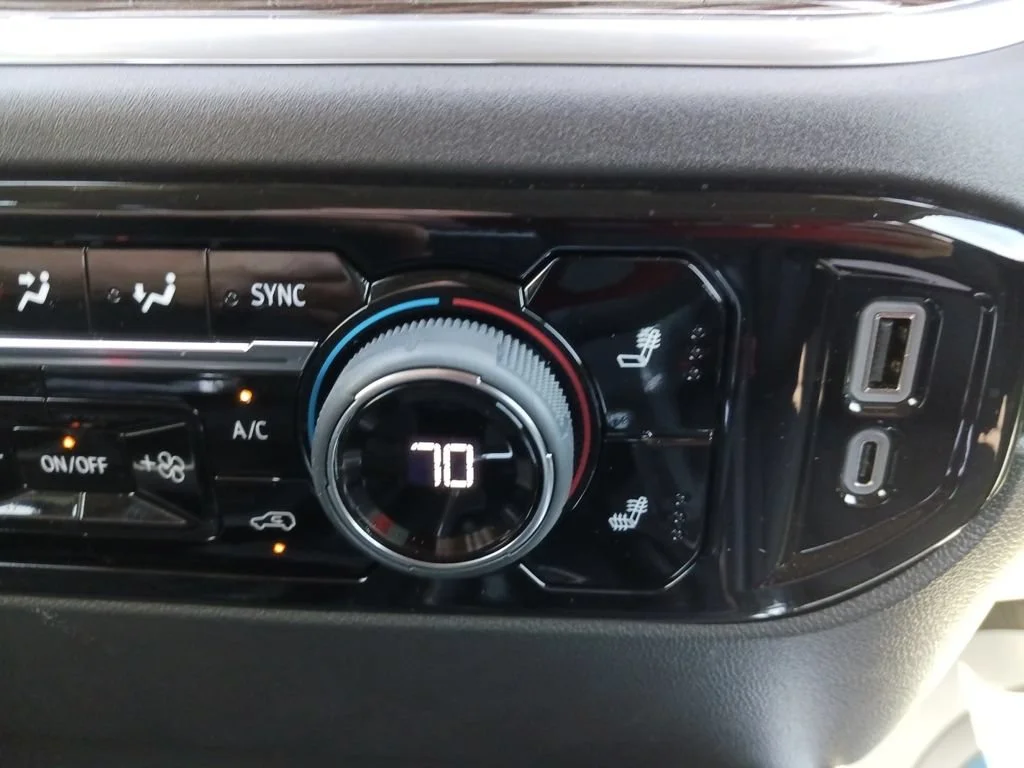 Used 2025 Summit White Chevrolet RST image 22