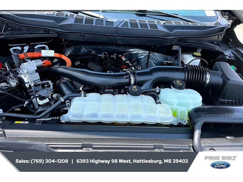 Used 2024 Agate Black Metallic Ford LARIAT image 8