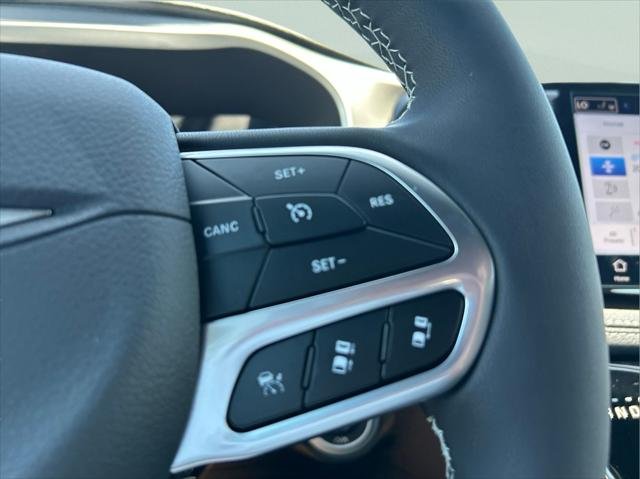 New 2027 Hydro Blue Pearl-Coat Exterior Paint Chrysler Select image 16