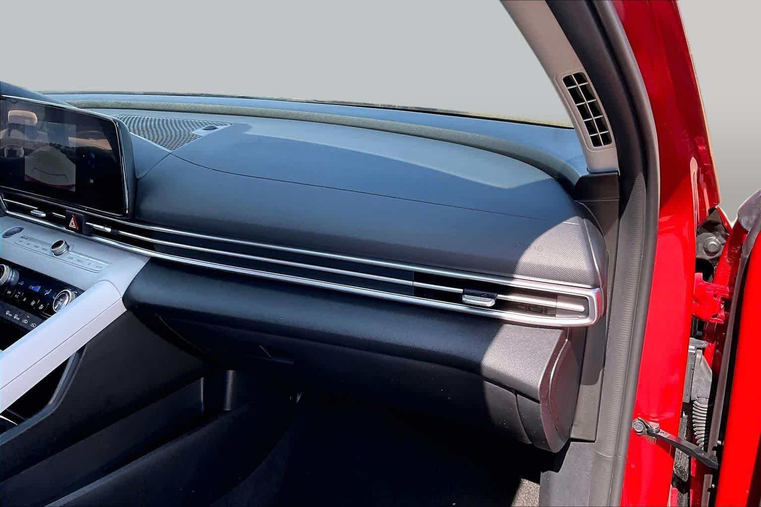 2025 Hyundai Elantra Limited - Photo 19